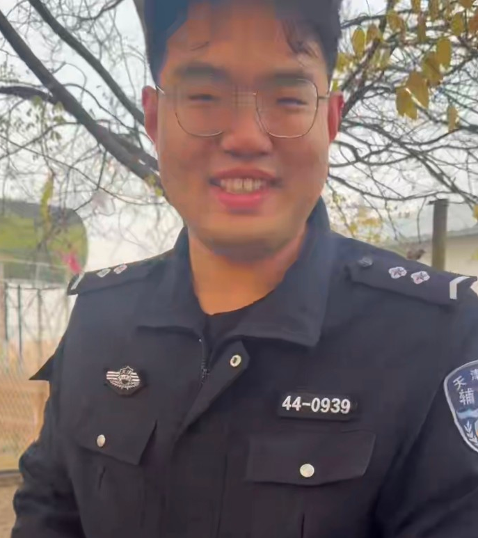 警徽在迷雾中闪闪发光&mdash;天津宁河民警浓雾中速寻种羊护民生