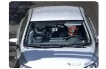 无锡一市民开车时嘴里叼牙线棒被处罚