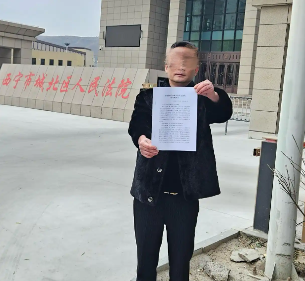 &ldquo;母亲派出所里遭民警责骂，男子插话后被拖进女厕群殴&rdquo;追踪：涉案民警获刑8个月，两名辅警缓刑