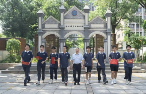 子弟多豪杰，热血青春献军警